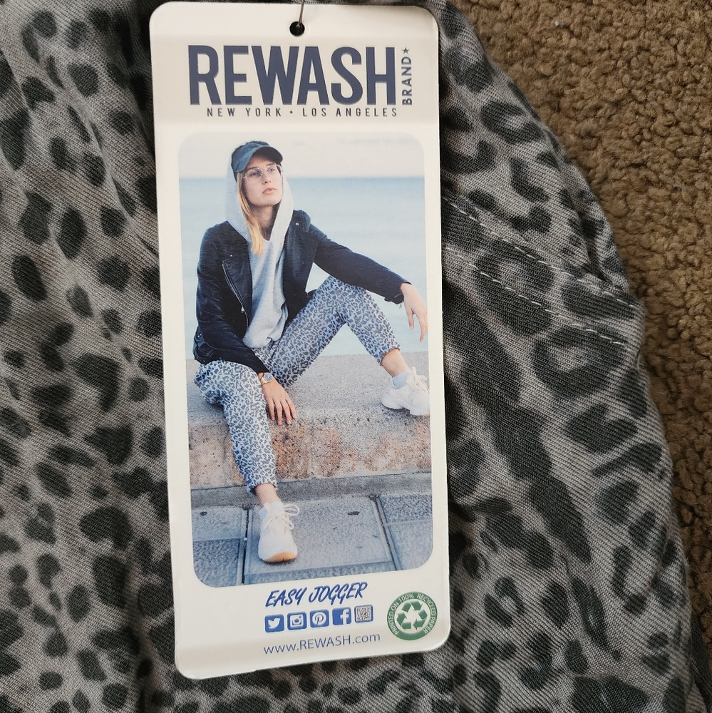 🆕️ Grey Leopard Jogger Pants, Women's Medium [NWT!] - Picture 5 of 8